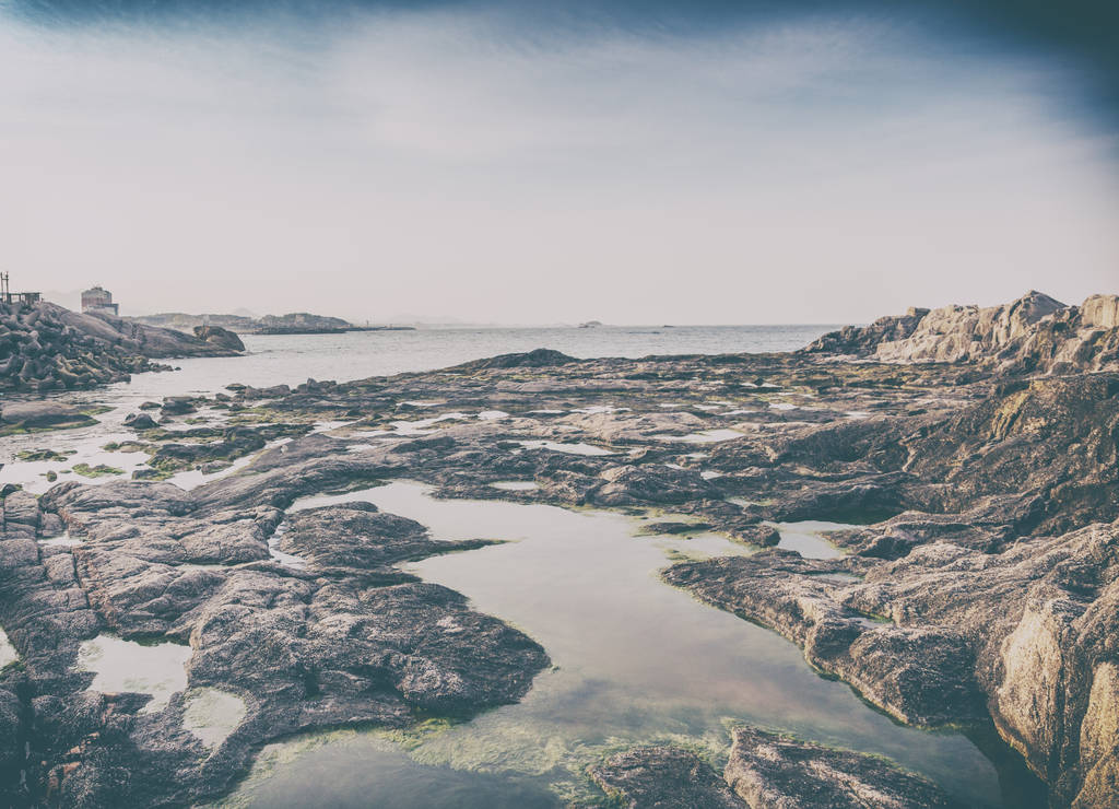 Playa de piedra, hermoso paisaje marino
 - Foto, imagen