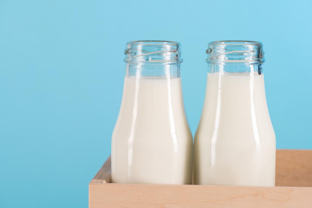 Mleko w butelkach szklanych  - Zdjęcie, obraz