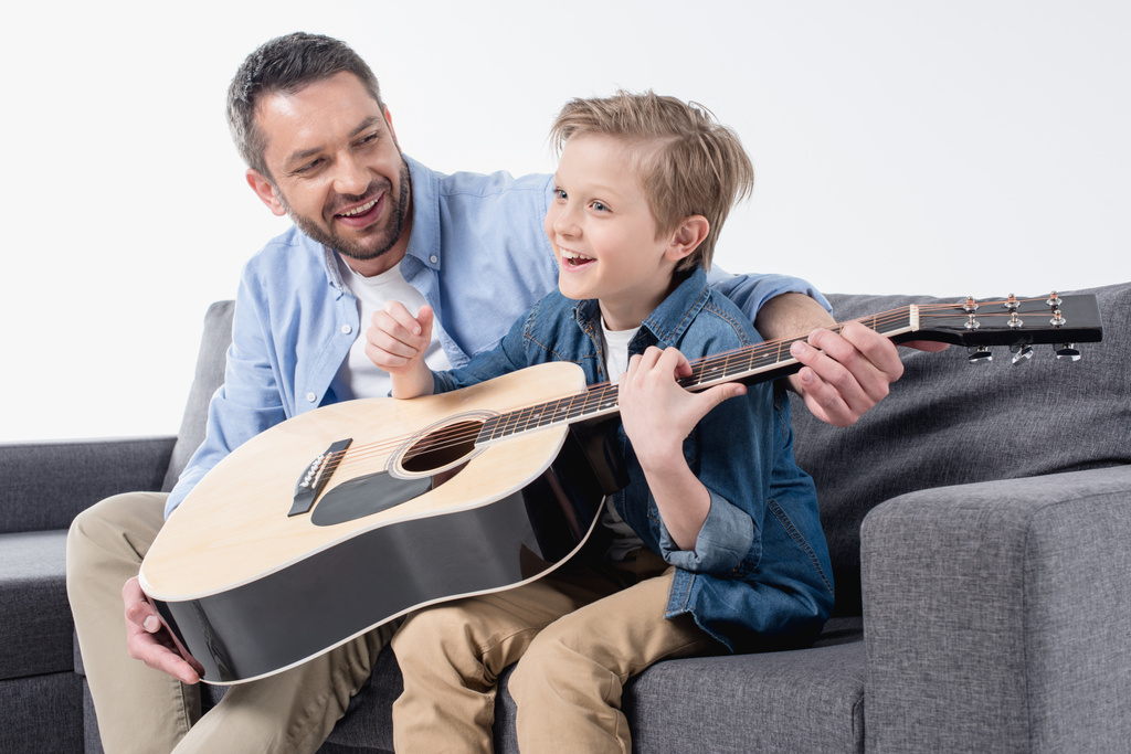 Baba ile oğlu gitar çalmaya - Fotoğraf, Görsel