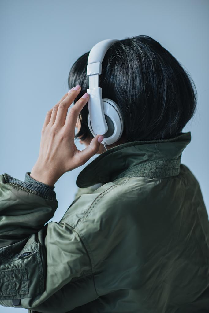 mujer escuchando música - Foto, imagen