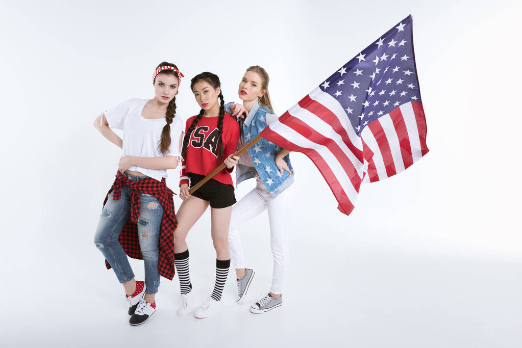 młode kobiety z amerykańską flagę - Zdjęcie, obraz