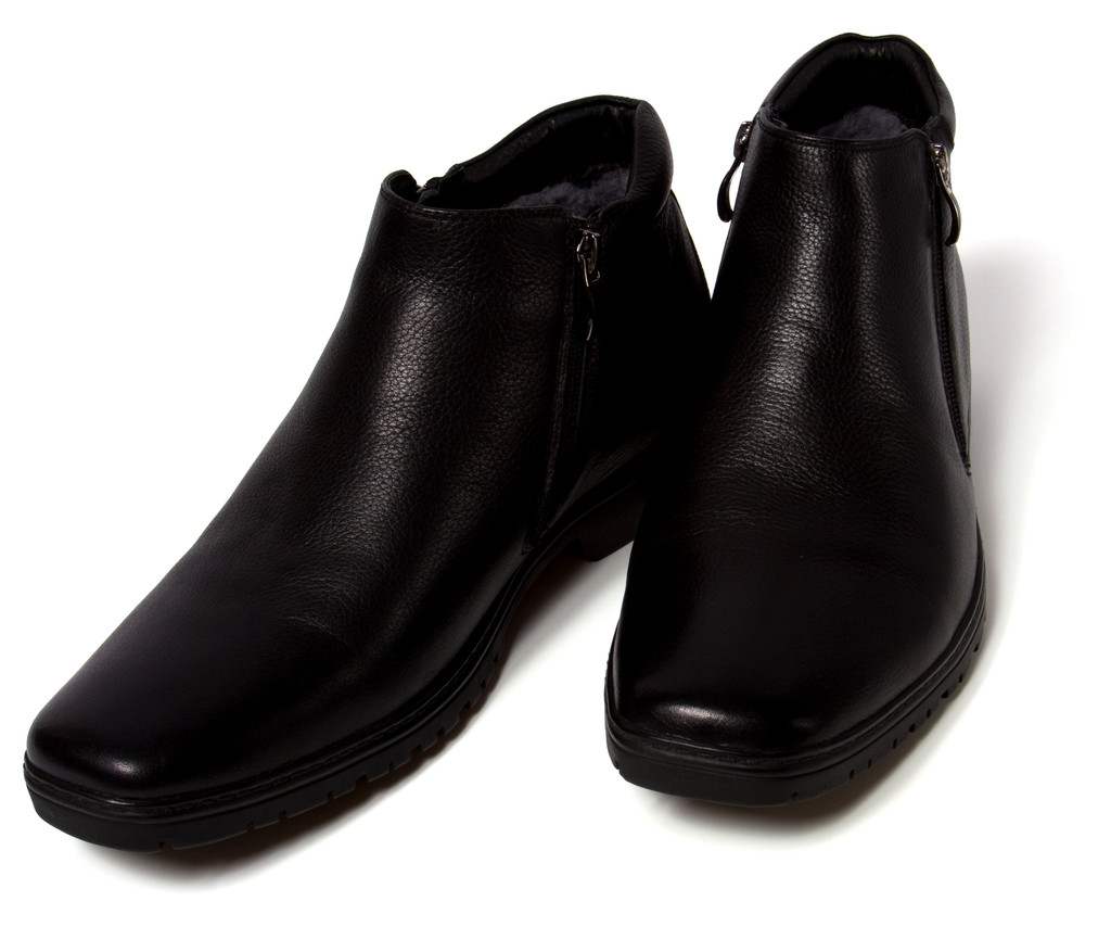 Erkek ayakkabıları beyaz arkaplanda izole - Fotoğraf, Görsel