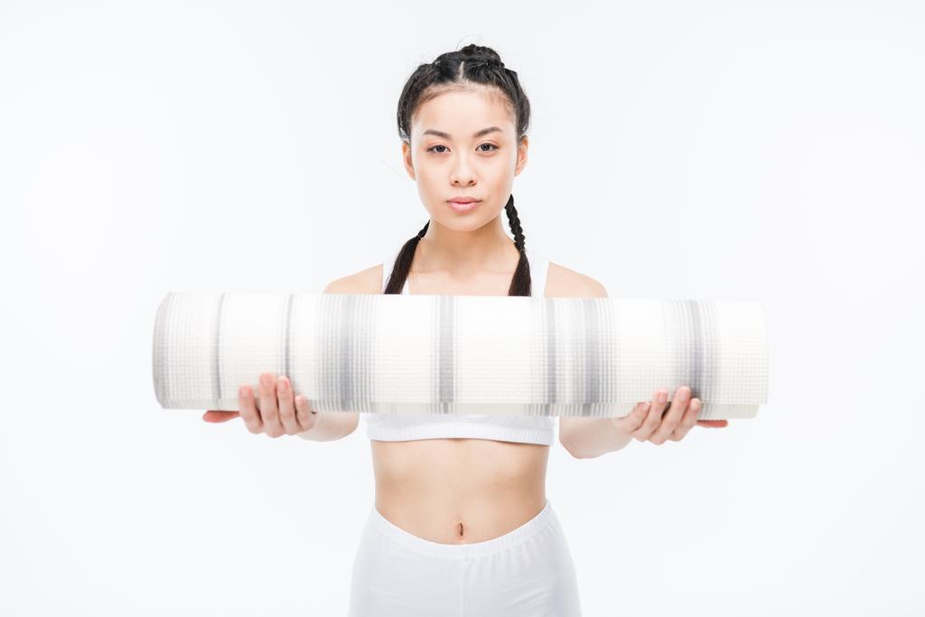 chica asiática con yoga mat
  - Foto, imagen