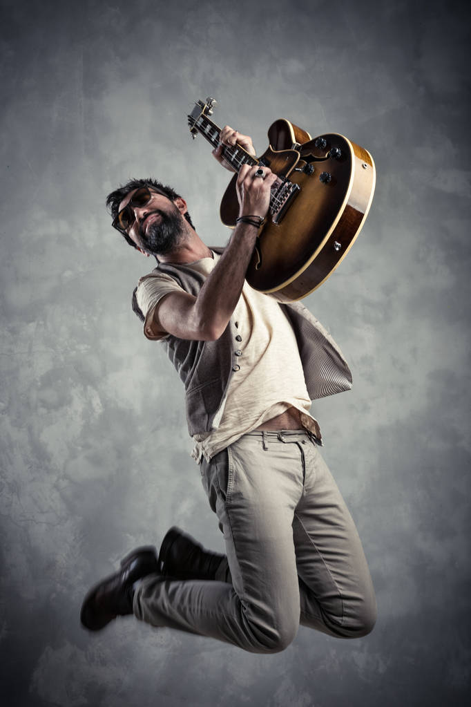 játszik a gitár gitáros-portré  - Fotó, kép
