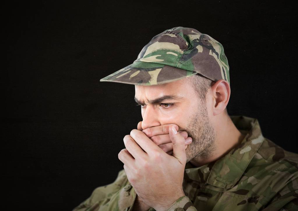 soldado preocupado primeiro plano com tampa
 - Foto, Imagem