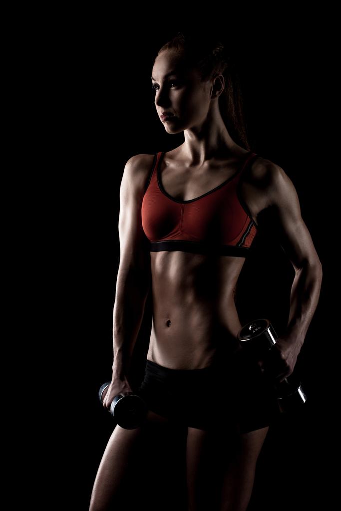 спортсменка, тренирующаяся с гантелями
 - Фото, изображение