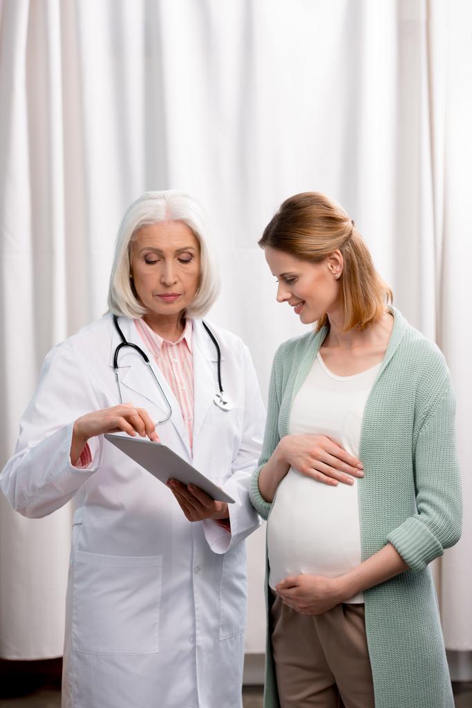 2 medico e donna incinta
 - Foto, immagini