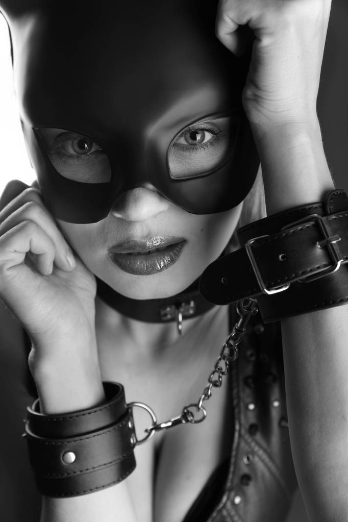 Γυναίκα με μάσκα φετίχ - Φωτογραφία, εικόνα