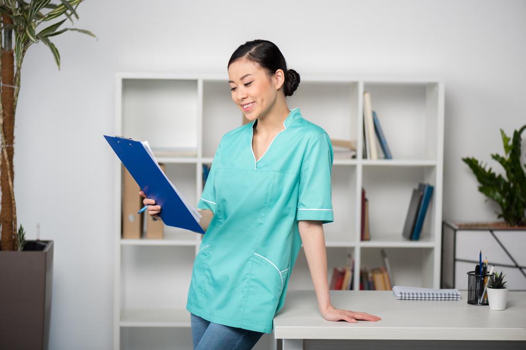 internist holding clipboard with diagnosis - Photo, Image
