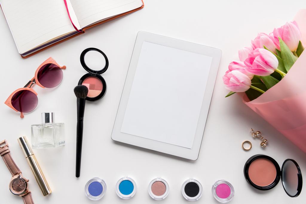 tablet digital, cosméticos e acessórios
  - Foto, Imagem