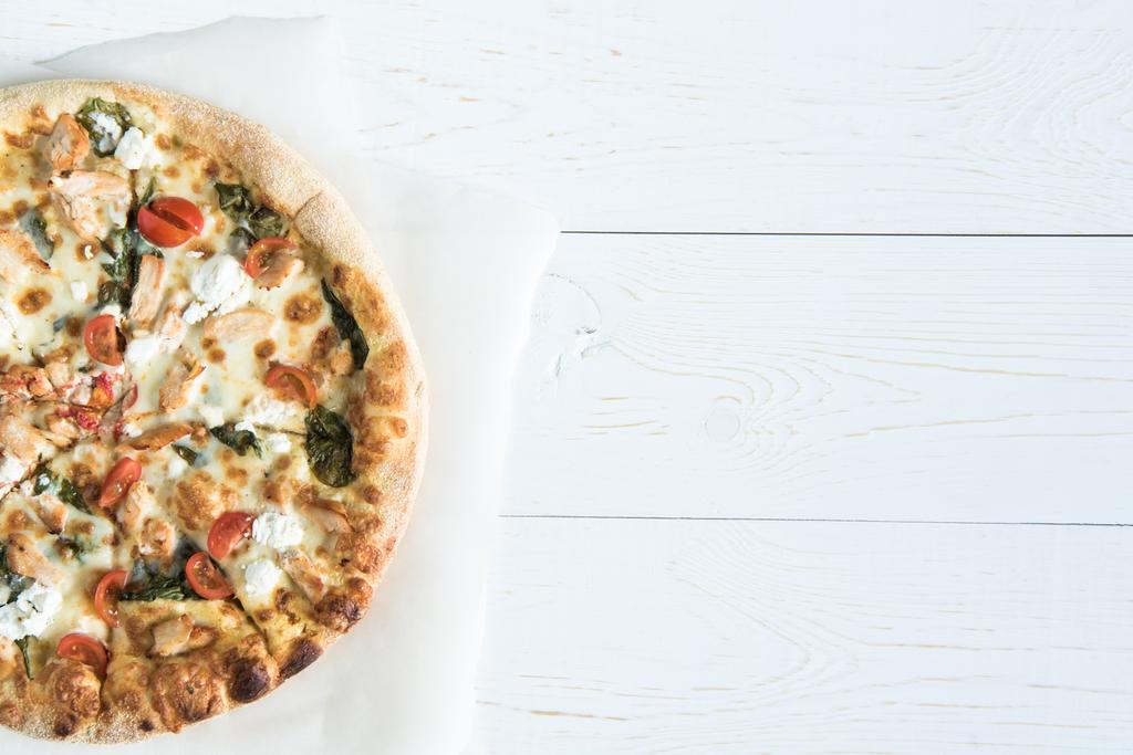 Итальянская пицца на выпечке
 - Фото, изображение
