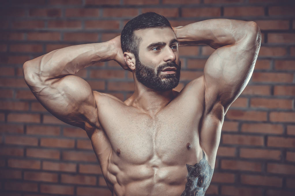 Brutális kaukázusi jóképű fitness férfiak diéta képzés mellkasi Dávid - Fotó, kép