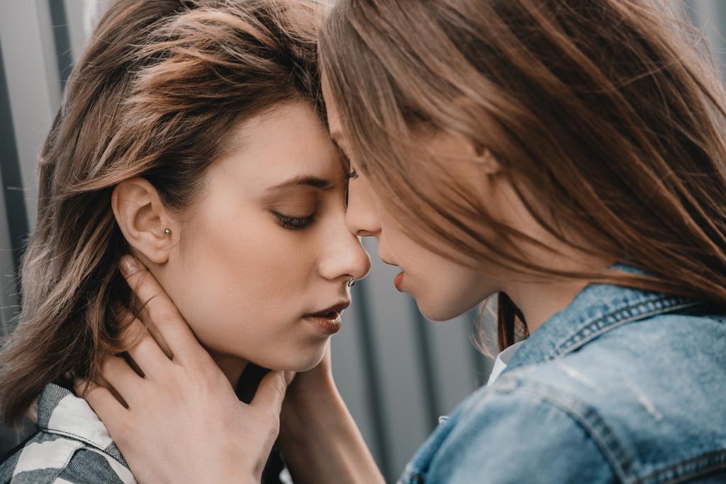 Mooie jonge lesbische paar  - Foto, afbeelding