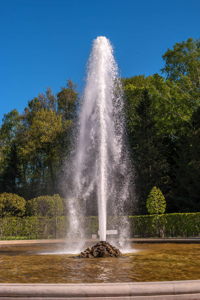 Brunnen im unteren Park der Petershöfer Schlossanlage. St. petersburg. Russland. - Foto, Bild