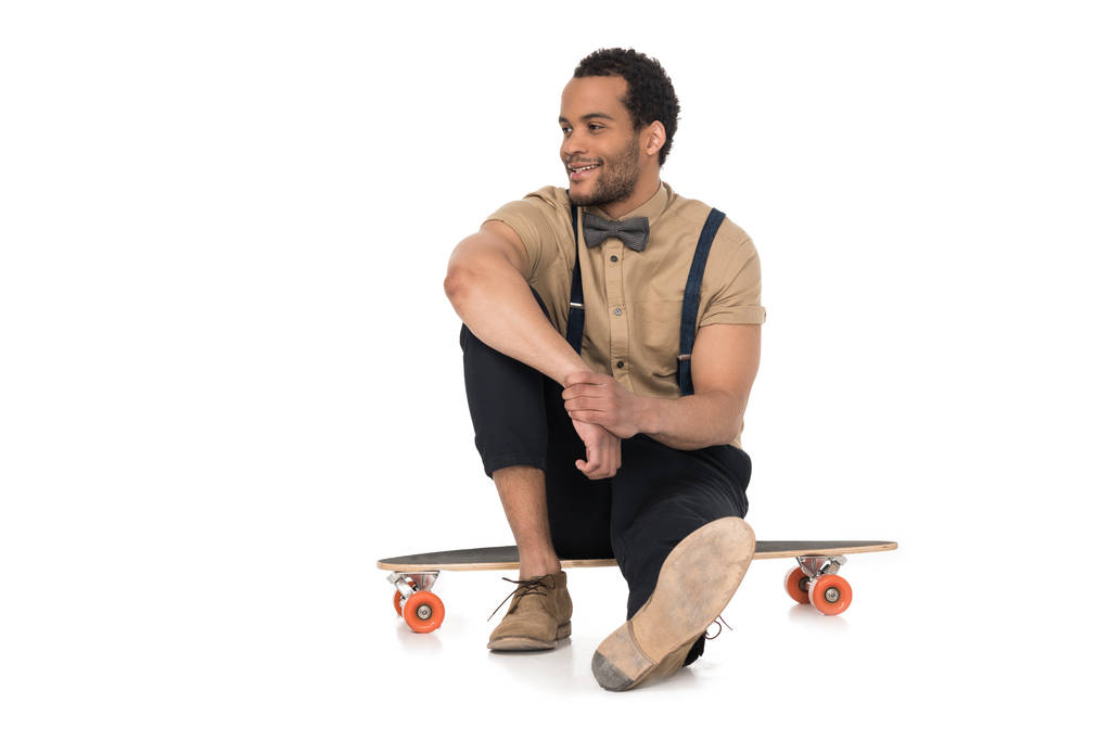 Стильный молодой человек со скейтбордом
  - Фото, изображение