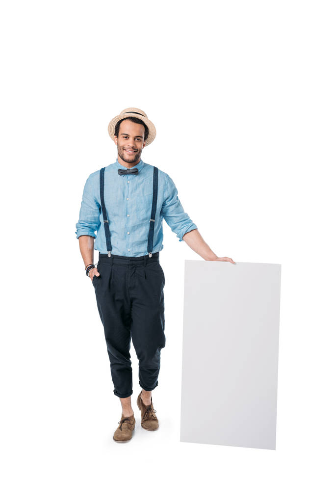 hombre elegante sosteniendo tablero en blanco
 - Foto, Imagen