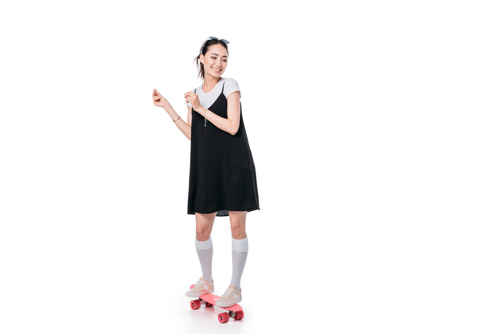 casual ασιατικό κορίτσι ιππασία για skateboard - Φωτογραφία, εικόνα