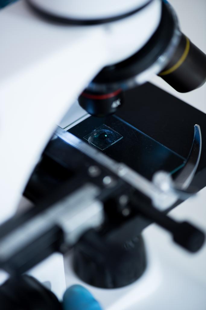 Close-up, microscópio em laboratório
 - Foto, Imagem