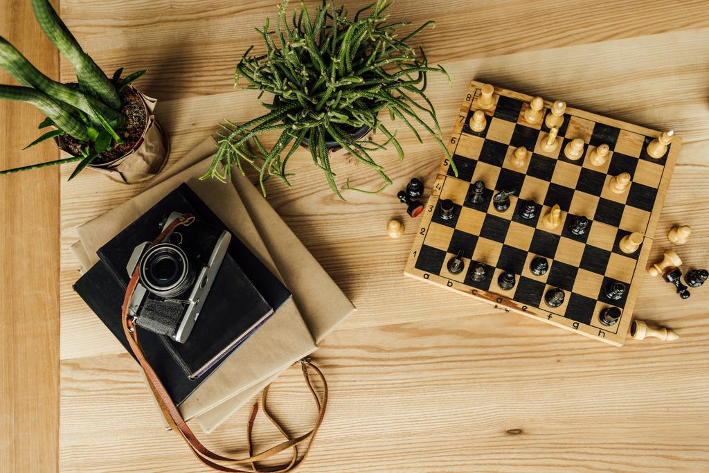 Šachová hra s vintage camera  - Fotografie, Obrázek