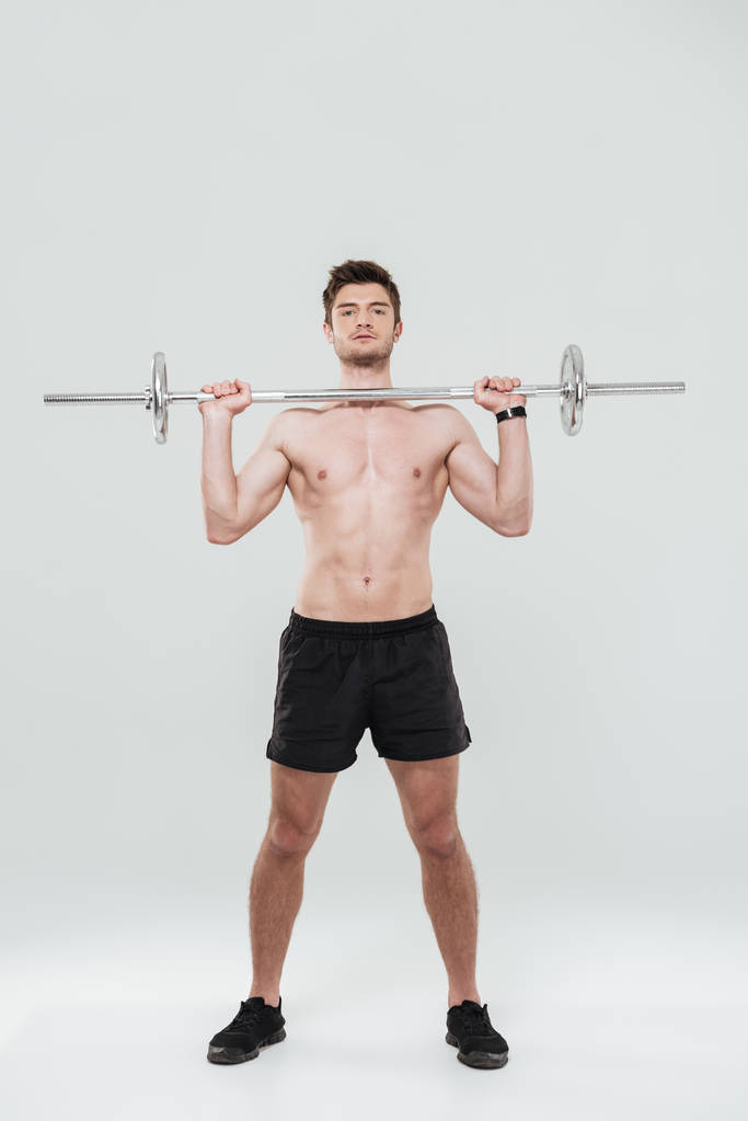 Retrato completo de un deportista en forma levantando pesadas pesadas pesas
 - Foto, Imagen