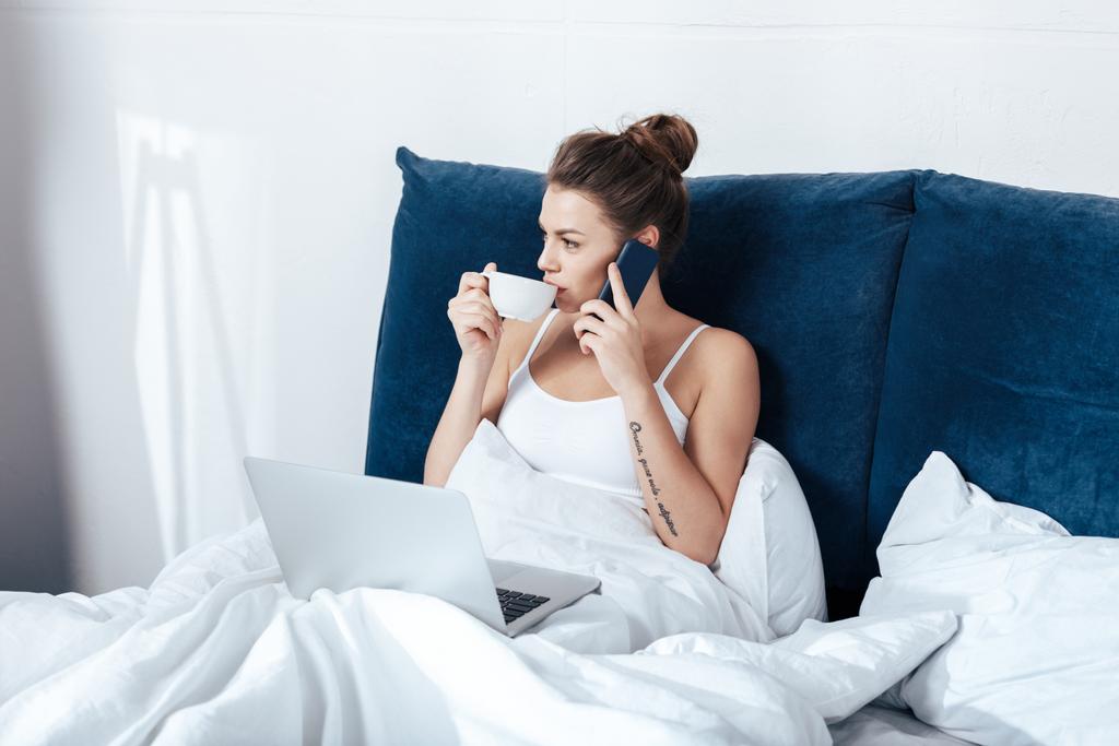 woman working on laptop in bed - Photo, Image