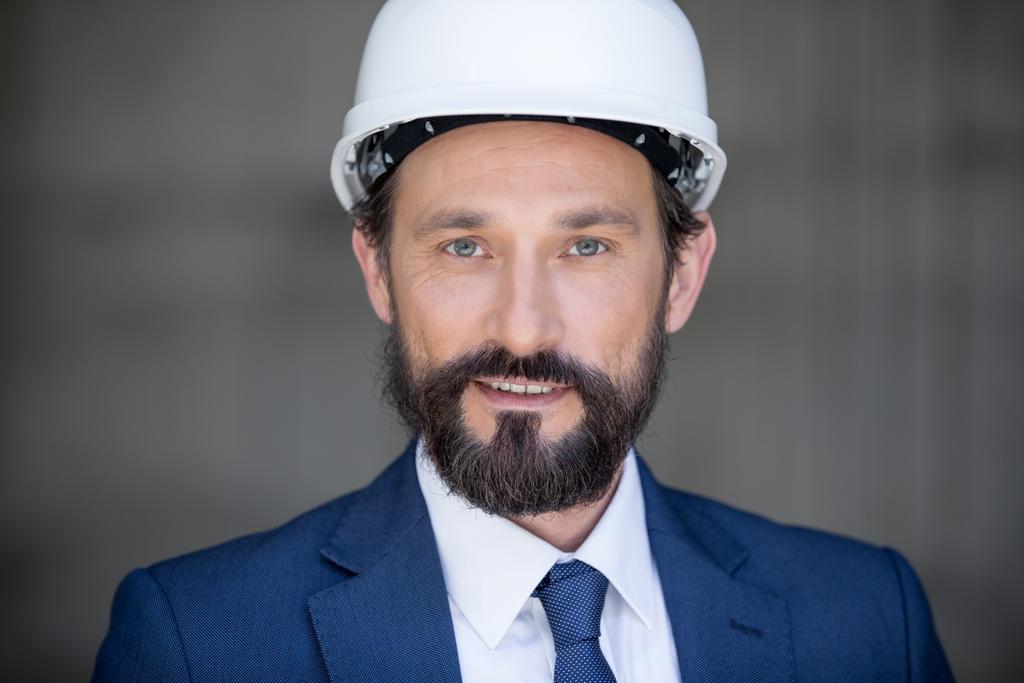 Middle aged businessman in hard hat - Photo, Image