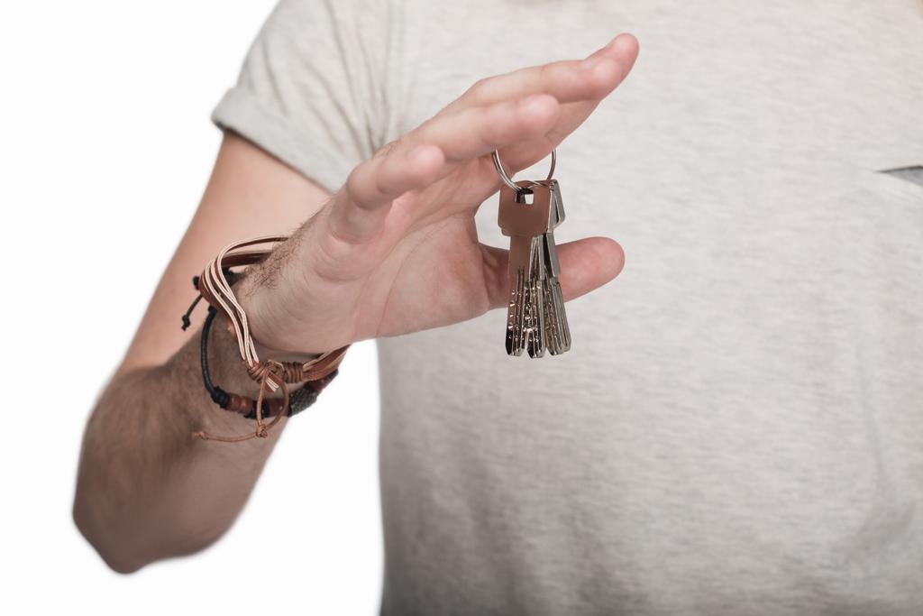 Homem segurando chaves
  - Foto, Imagem