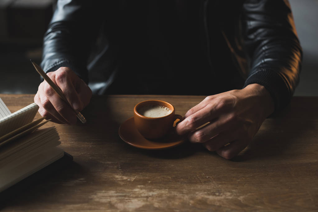 コーヒーを飲む人  - 写真・画像