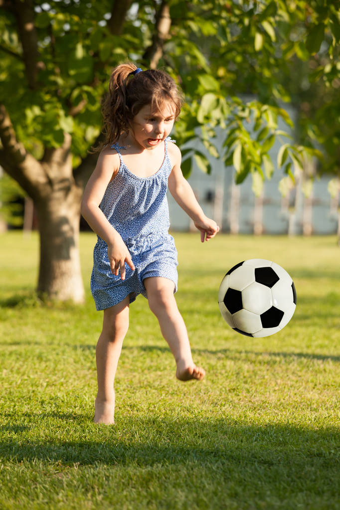 dívka s míčem - Fotografie, Obrázek