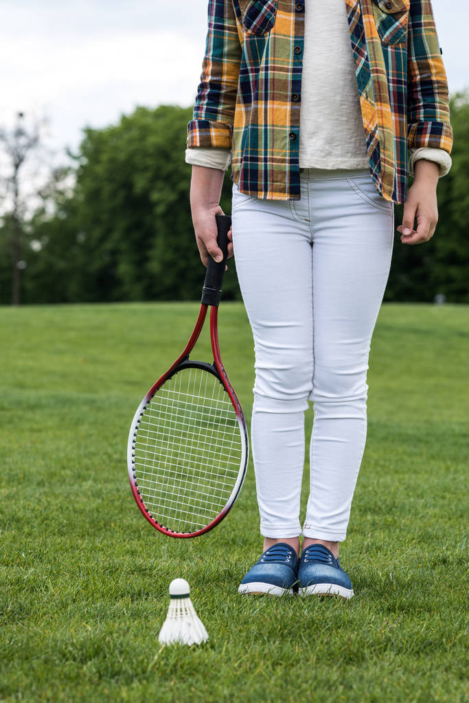 Kız badminton raket ile  - Fotoğraf, Görsel