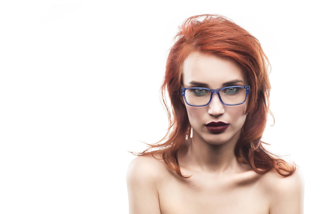 Gafas graduadas mujer retrato aislado en blanco
 - Foto, imagen