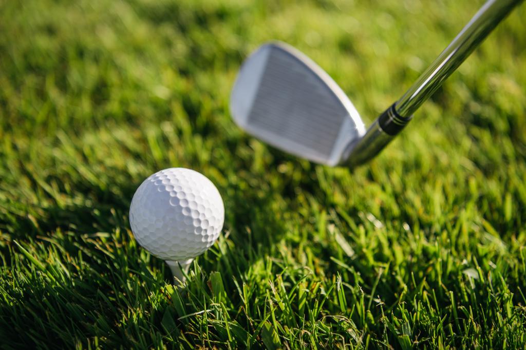 golfclub en bal - Foto, afbeelding