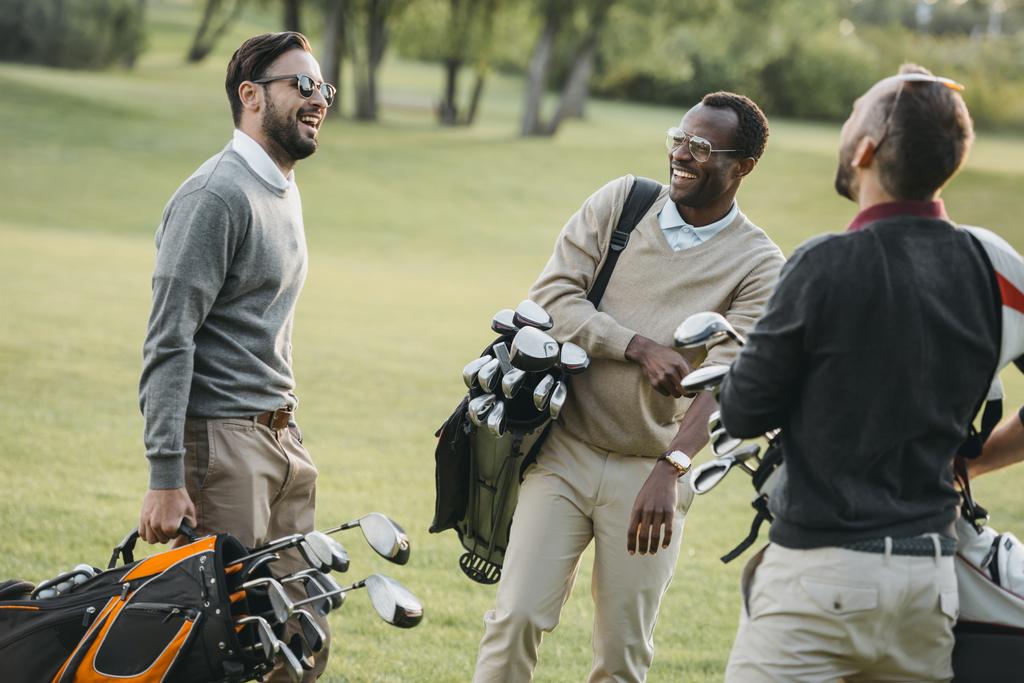 jogadores multiétnicos de golfe
 - Foto, Imagem