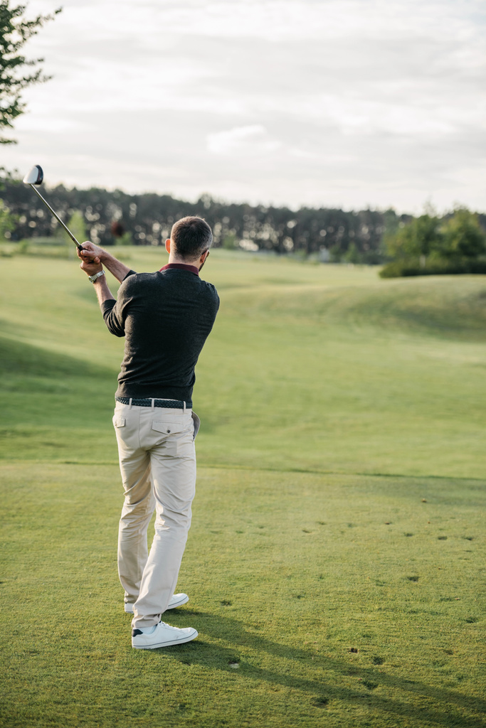 людина грати в гольф
  - Фото, зображення