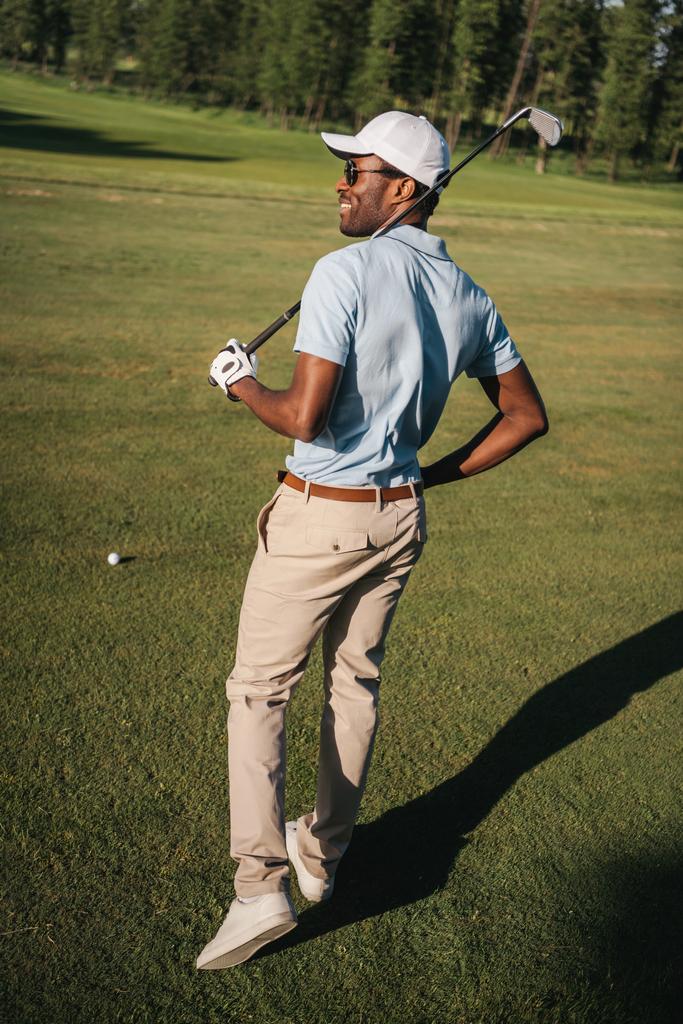 Muž hrající golf  - Fotografie, Obrázek