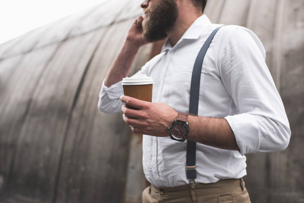 vousatý muž na přestávky na kávu - Fotografie, Obrázek