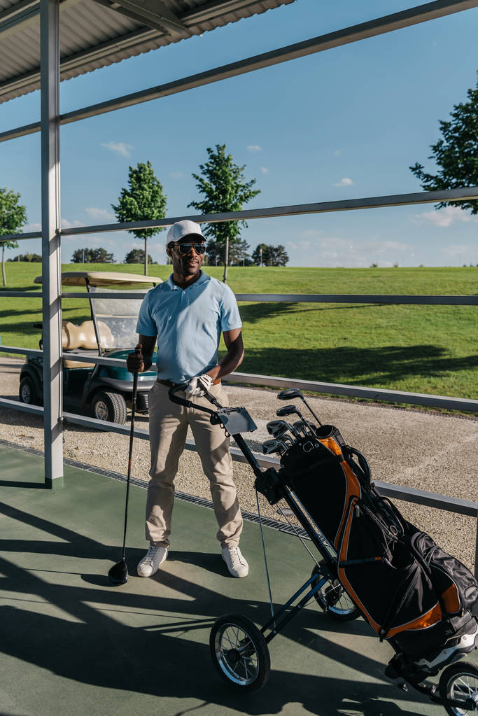 ゴルフクラブとゴルフ選手 - 写真・画像