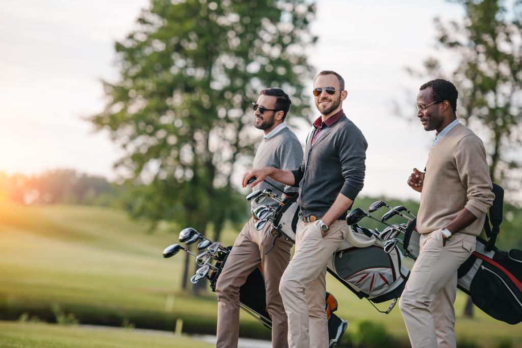 Golfer auf Golfplatz  - Foto, Bild