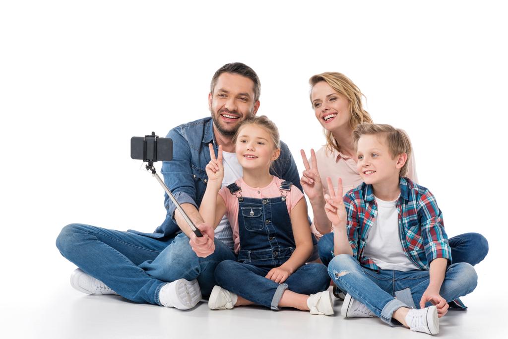 スマート フォンでの家族撮影 selfie  - 写真・画像