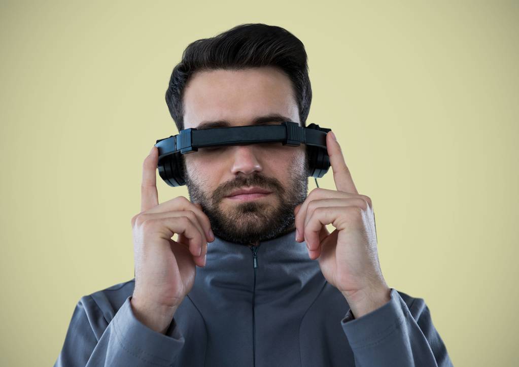 Casque homme en réalité virtuelle
  - Photo, image
