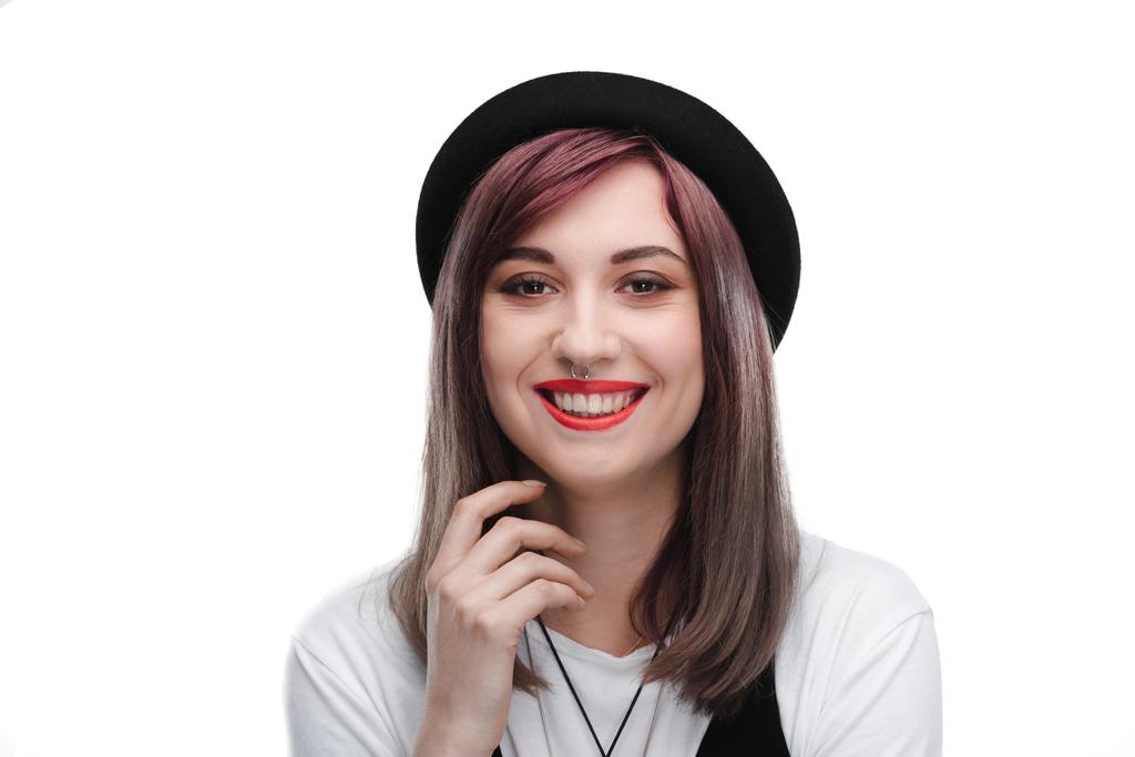 χαμογελαστό κορίτσι με μοβ μαλλιά  - Φωτογραφία, εικόνα