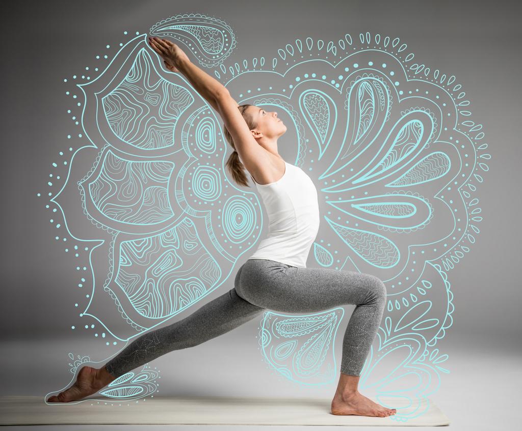 vrouw in yoga positie - Foto, afbeelding