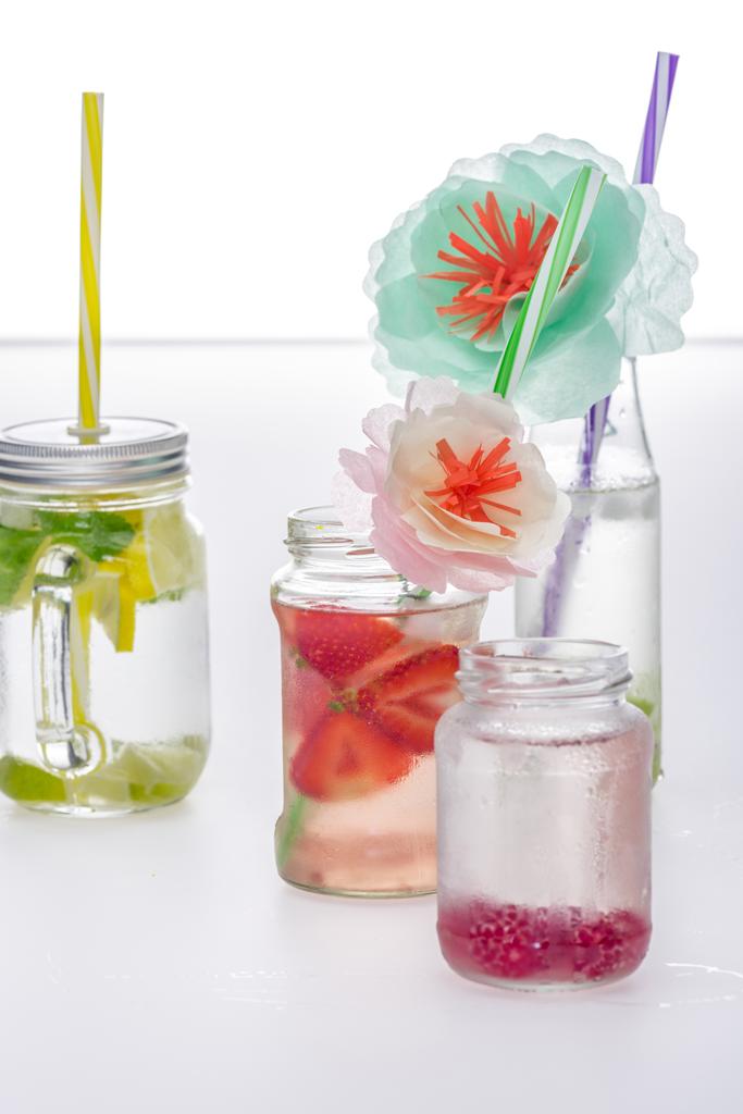 refrescantes limonadas y flores
 - Foto, imagen