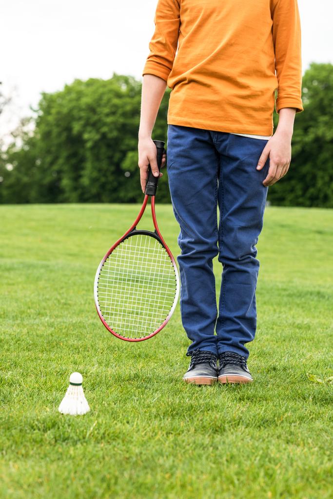 chlapec s badminton raketa  - Fotografie, Obrázek