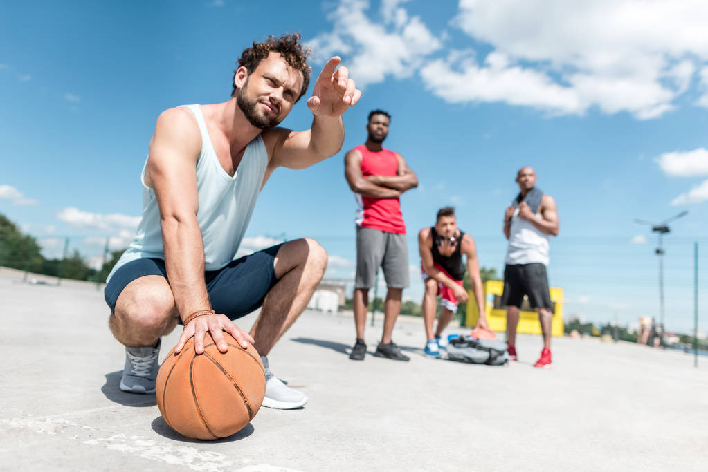 basketbol topu ile adam - Fotoğraf, Görsel