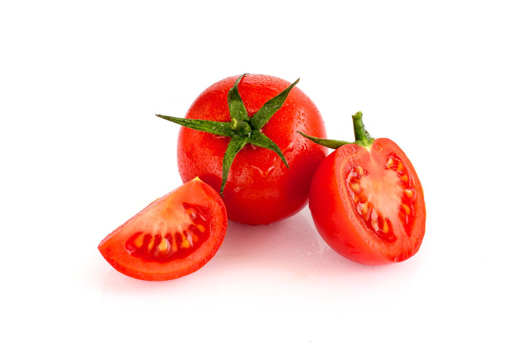 Tomate rouge fraîche isolée sur fond blanc - Photo, image
