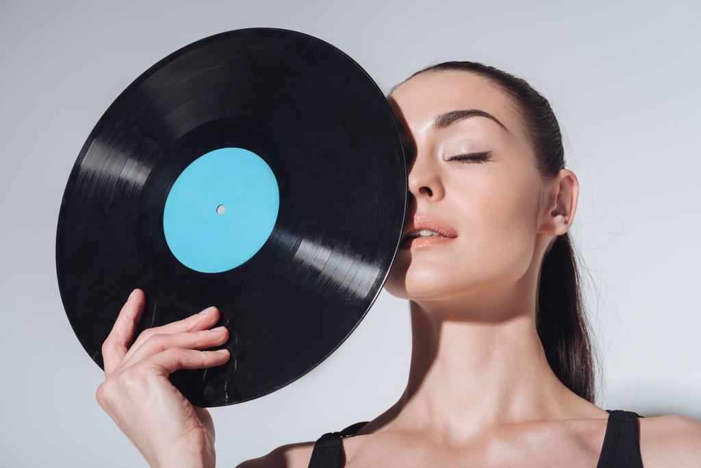 Femme avec disque vinyle
 - Photo, image