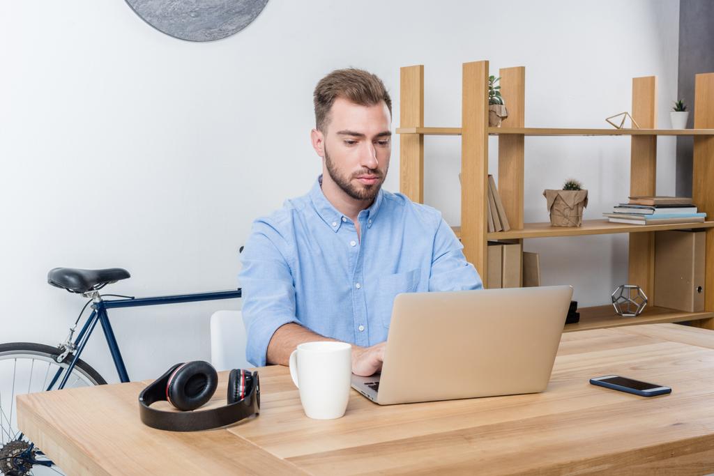 businessman with laptop in office - Photo, Image