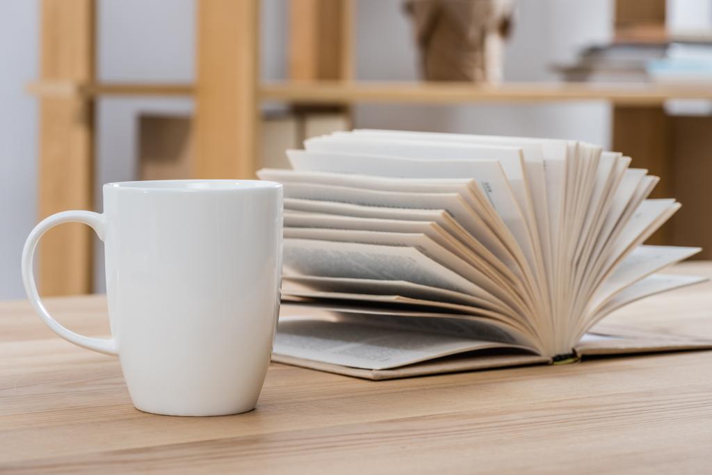 Καφές και βιβλίο - Φωτογραφία, εικόνα
