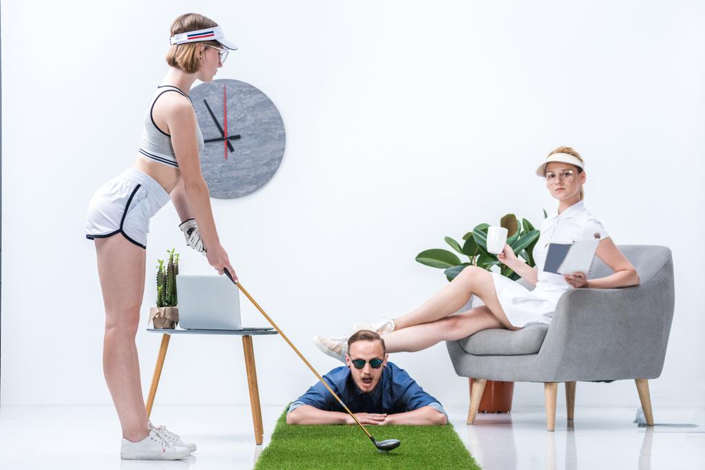mensen spelen golf - Foto, afbeelding